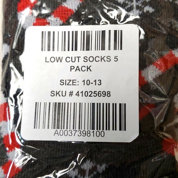 ❤️NWT VINTAGE TORRID 5 PAIRS WIDE SOCKS - CHRISTMAS SOCKS - SKULLS STARS WIDE WW - Picture 7 of 11